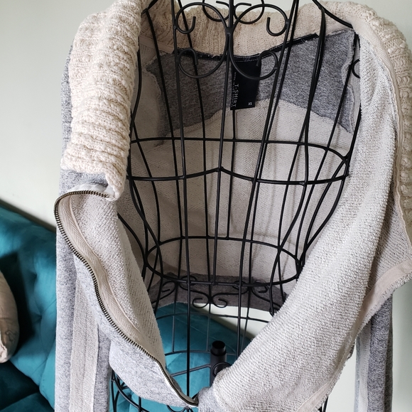 Dolan front assemtrical zip grey soft sweater sz XS - Picture 5 of 7